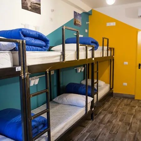 Hostel Neapolitantrips Premium *